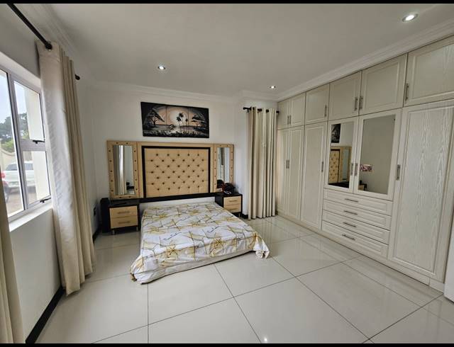 6 BEDROOM GATED ESTATE FOR SALE IN PANORAMA PARK